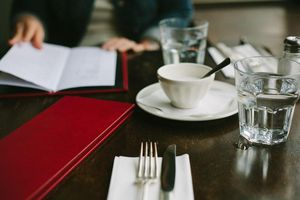 Opremanje i dekoriranje stola uz savjete našeg partnera Artmenu