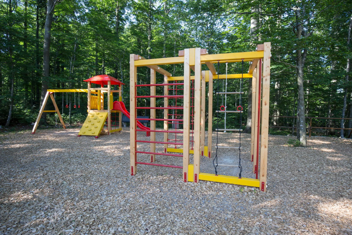 Izgradnja i opremanje dječjih igrališta